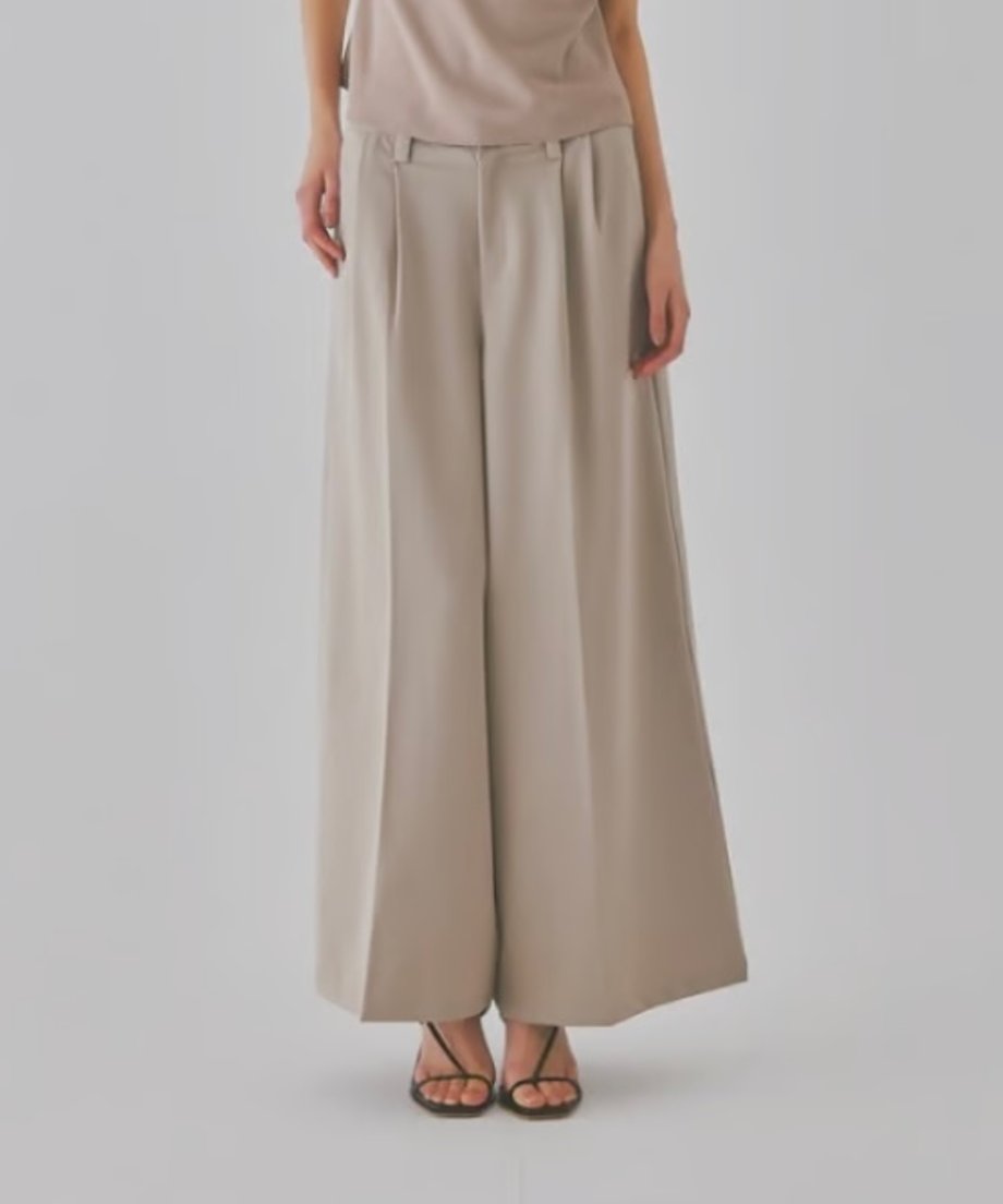 sample sale / center tuck wide pants