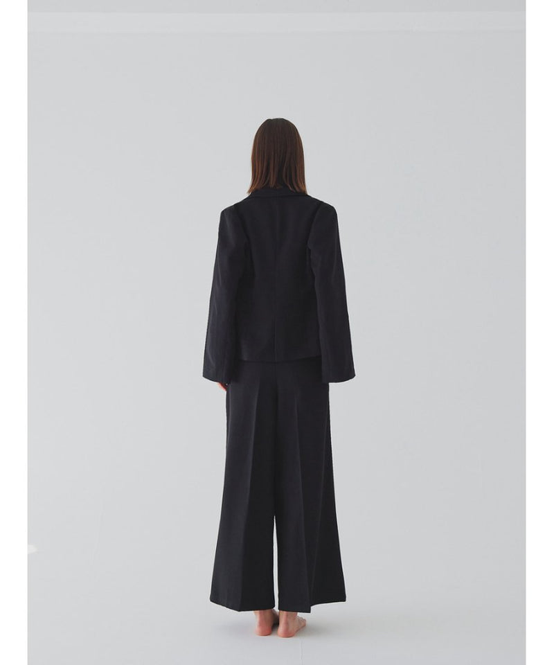 center tuck wide pants