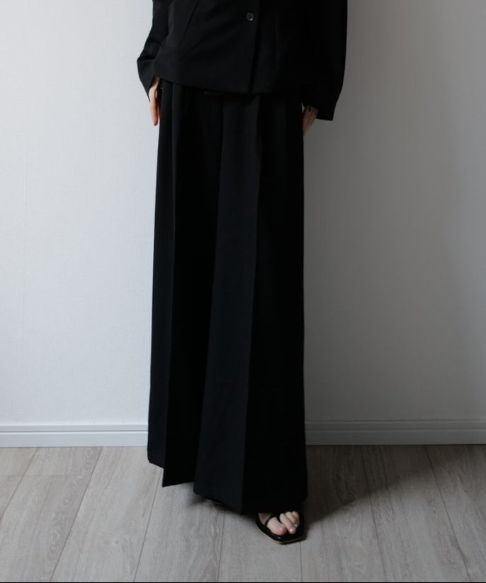 sample sale / center tuck wide pants
